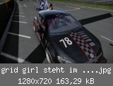 grid girl steht im wagen2.jpg